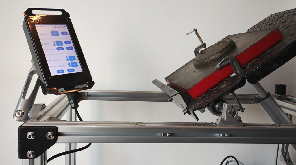 Syntec adaptó un ensayo de ángulo de chute para simular el comportamiento del revestimiento inflable con mineral del norte del país.