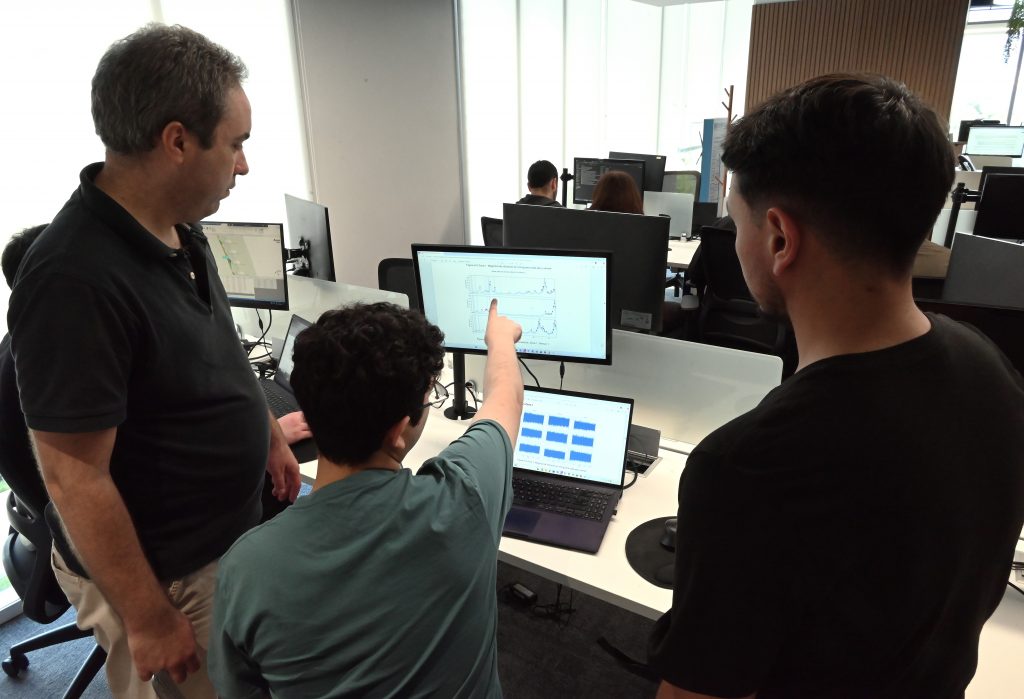 mediciones de vibraciones con sus análisis de elementos finitos.